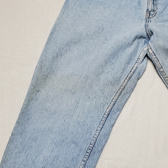 Vintage 90s Levi's 550 Grunge Straight Leg Light Wash Cropped Distressed Jeans - Picture 8 of 15